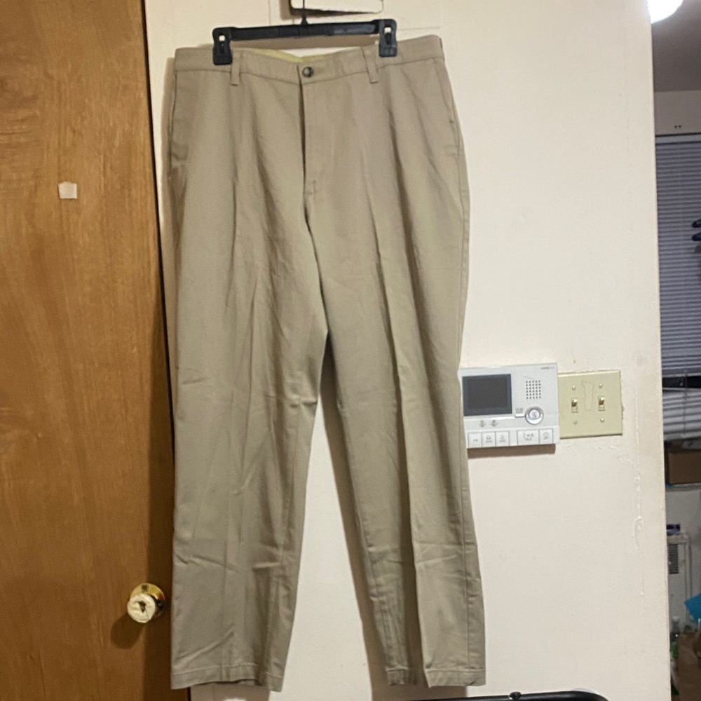 Classic Men's Khaki, very good condition